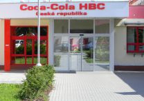 Vstupní hliníková stěna s automatickými dveřmi ES200 – výrobní závod Coca-cola Praha
